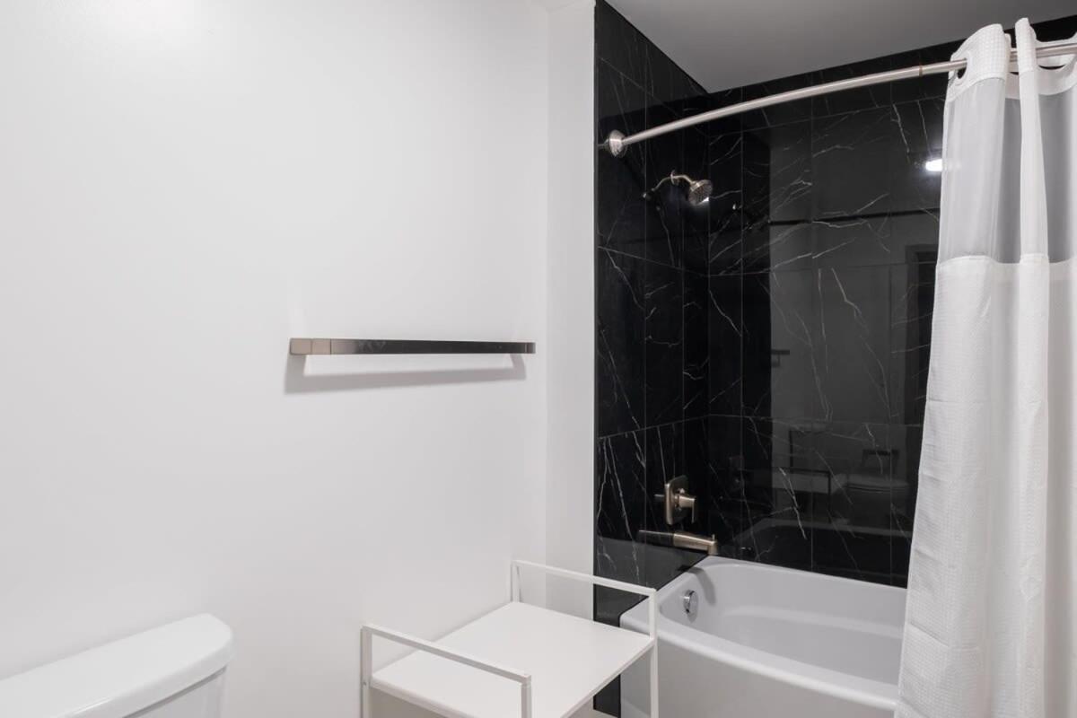 4B 2Ba Luxury Central Apartment With Gym Шарлотт Экстерьер фото