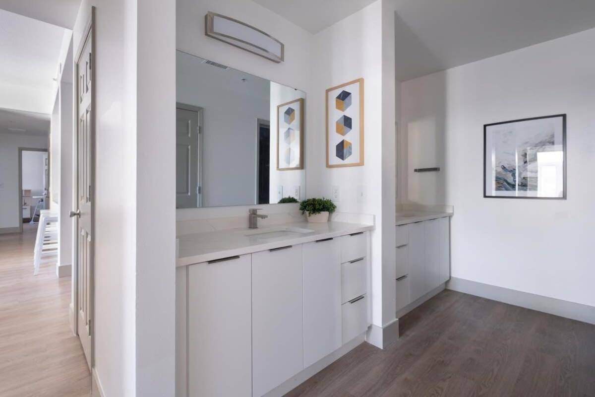 4B 2Ba Luxury Central Apartment With Gym Шарлотт Экстерьер фото